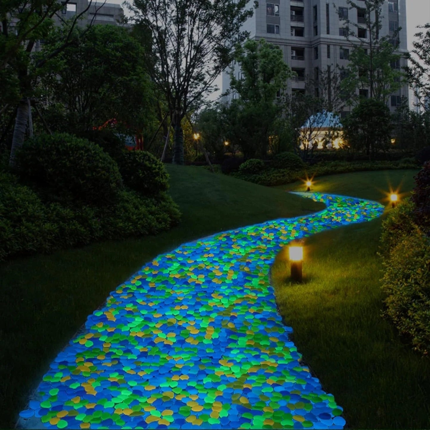 💥LAST DAY SALE 50%OFF💥🌈Glow-in-the-Dark Garden Stones – Colorful Luminous Pebbles for Outdoor Decor